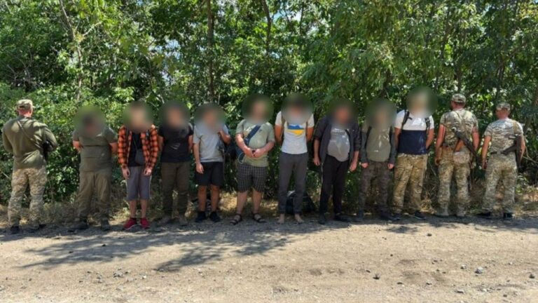 На Одещині при спробі втекти з України затримали 9 чоловіків