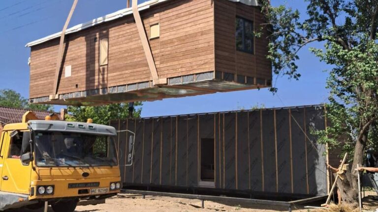 Три сім’ї на Херсонщині отримали модульні будинки від УВКБ ООН