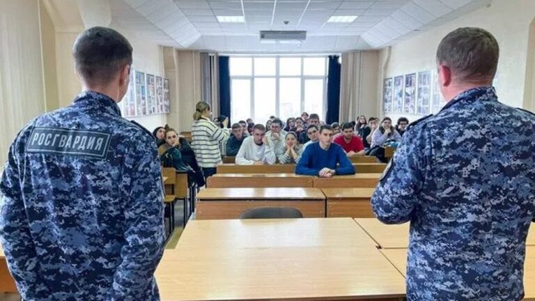 Вчителів ТОТ Херсонщини відправлятимуть на “курси” до офіцерів Росгвардії