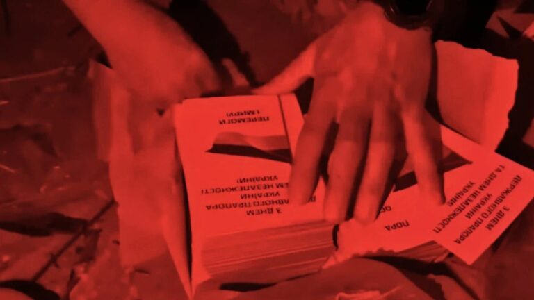 Військові спільно з СБУ скинули листівки з привітаннями над ТОТ Херсонщини