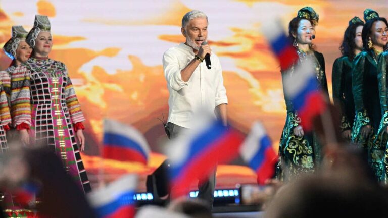 Школярів на ТОТ виховуватимуть на “патріотичних” піснях про Росію