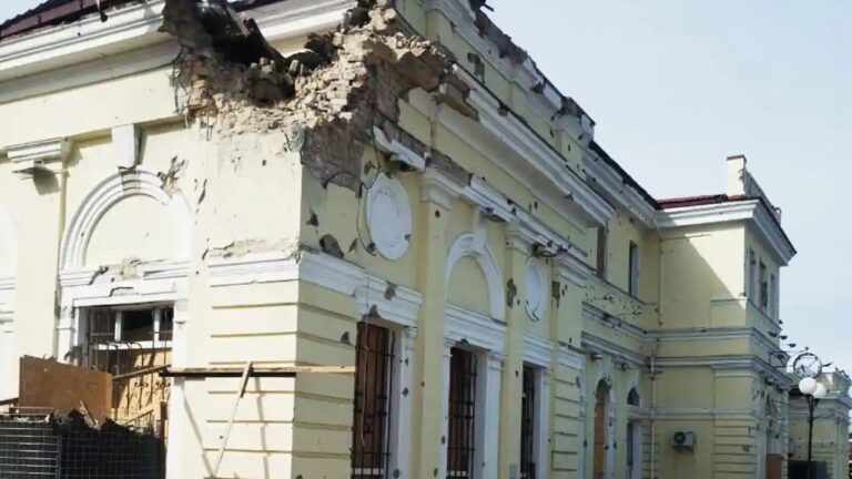 Російська авіація вдарила по Херсону двома КАБами