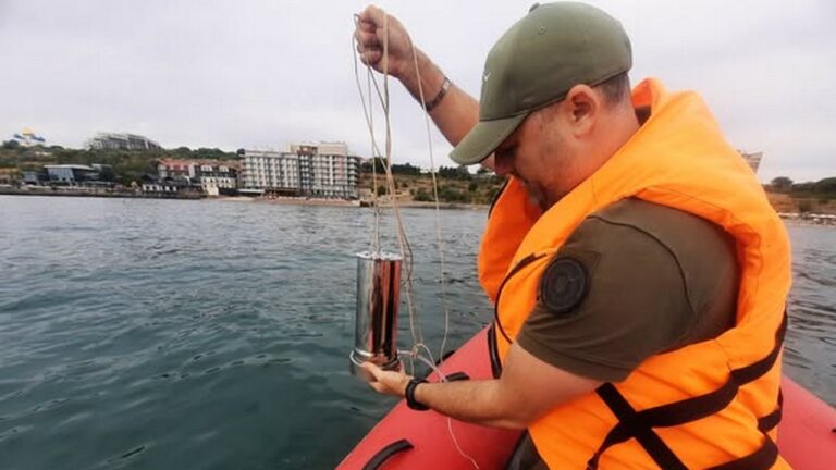 На 16-й станції Великого Фонтану відібрали нові проби морської води