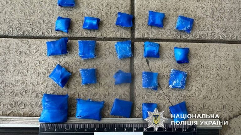 Поліція затримала одеситку під час розкладання “закладок”