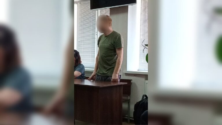 Миколаївський суд відправив під варту херсонця, який передавав дані військовим РФ