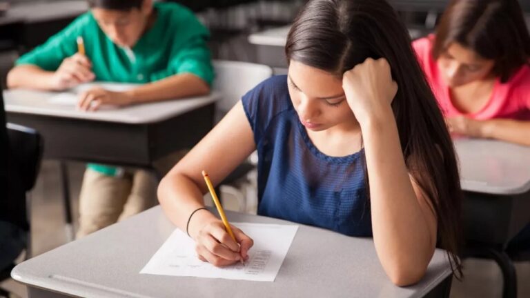 Стипендії для учнів та педагогів Херсонської громади за досягнення у 2025 році