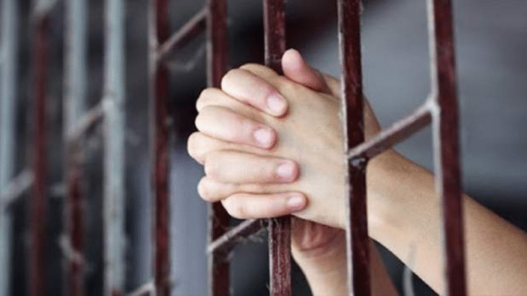 Суд у Севастополі засудив двох українок за звинуваченням у зраді