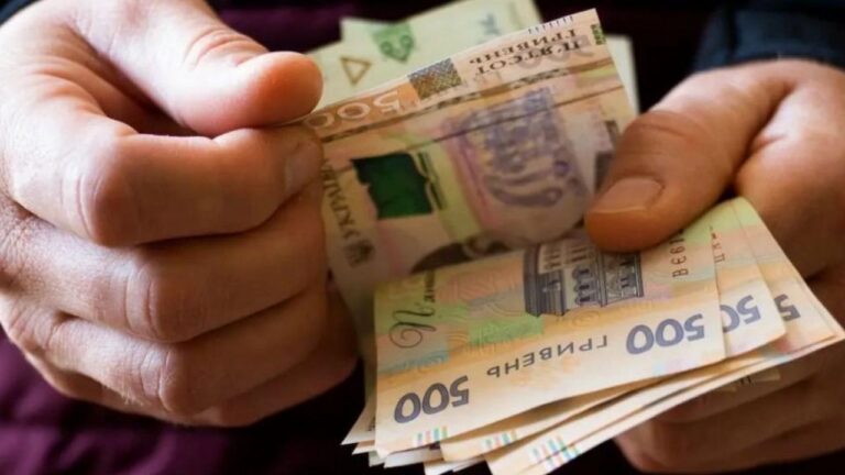 Шість молодих спеціалістів з деокупованої Херсонщини отримали матеріальну допомогу