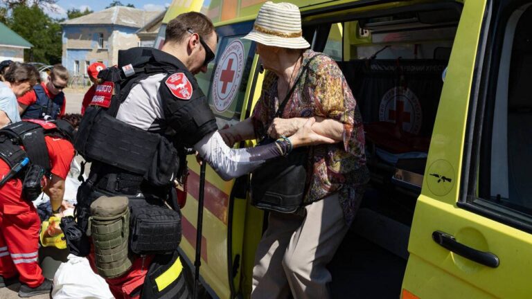 Майже тисячу людей евакуювали з херсонського мікрорайону “Корабел”