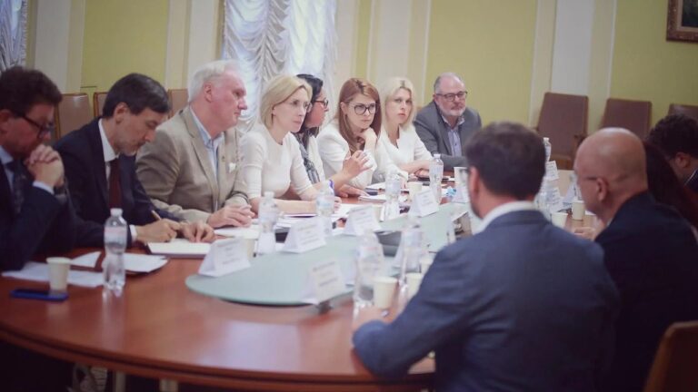 Жителям прифронтових територій виділять кошти на тверде паливо