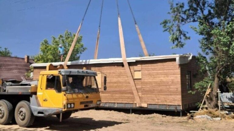 На Херсонщині три родини отримали нові модульні будинки