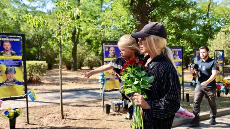 В Одесі вшанували пам’ять загиблих воїнів на Алеї Героїв