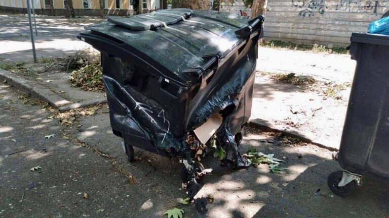 У Миколаєві замість пластикових закуповують металеві контейнери для сміття