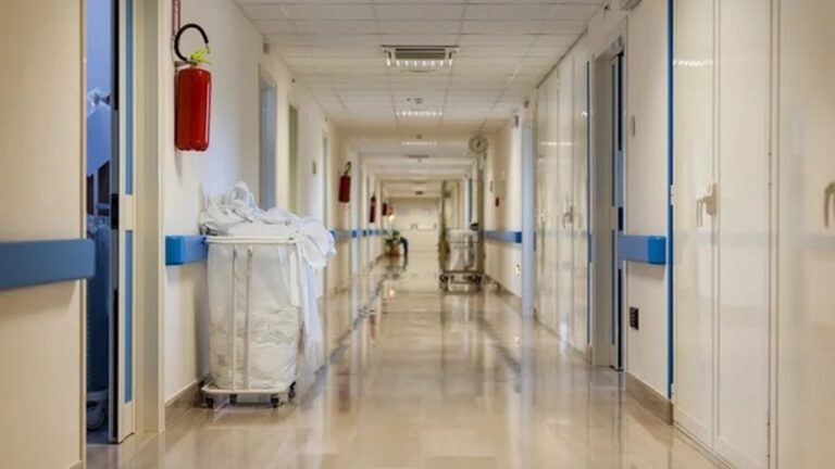 Херсонська лікарня отримала нове обладнання та безпечний простір