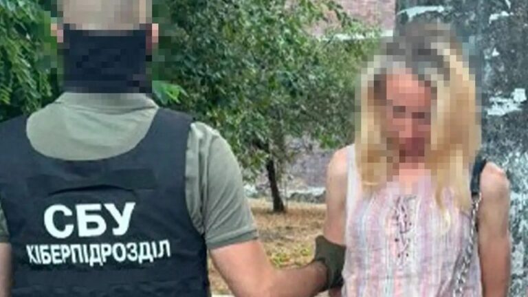 В Одесі СБУ затримала колишню військову за підозрою у державній зраді