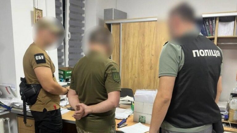В Одесі затримали працівника ТЦК за підозрою у зловживанні впливом