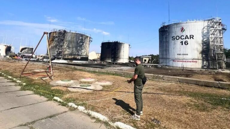 Екоінспекція оцінила збитки від атаки по нафтобазі SOCAR в Одеській області у понад 94 млн грн
