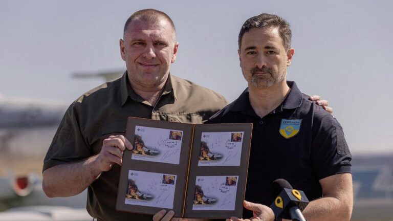 СБУ та Укрпошта презентували марку, присвячену спецоперації “Павутина”