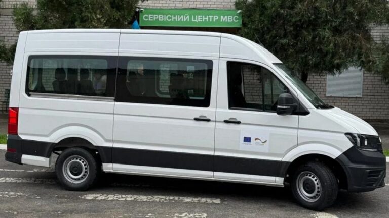 Херсонські рятувальники отримали нові автомобілі та спецтехніку