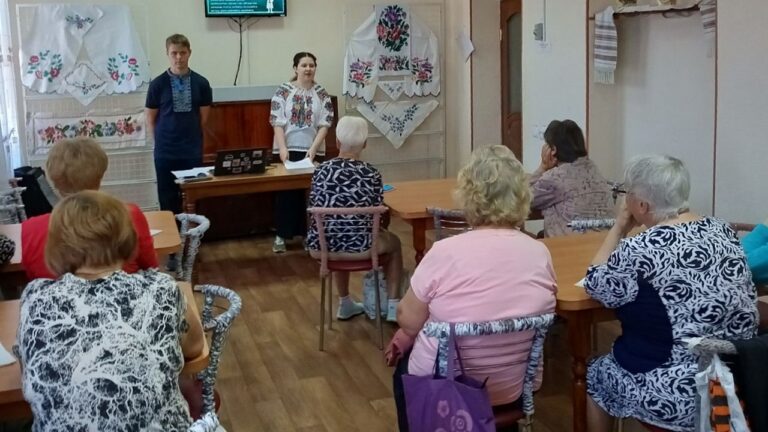 У Білгороді-Дністровському відновили курси української мови для людей поважного віку