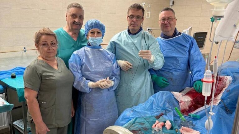 У Херсонській обласній лікарні провели першу тромбоекстракцію під час війни