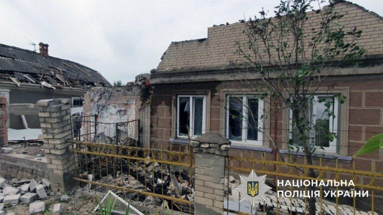 Росіяни обстріляли Херсон: є загибла та поранені