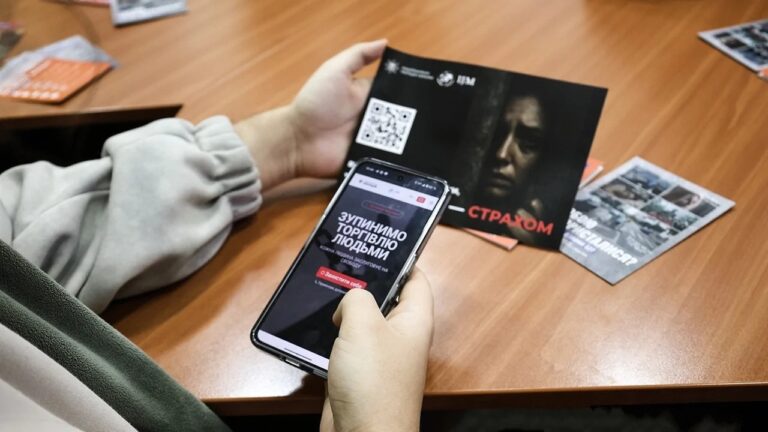 Миколаївські поліцейські провели лекцію для студентів про запобігання торгівлі людьми