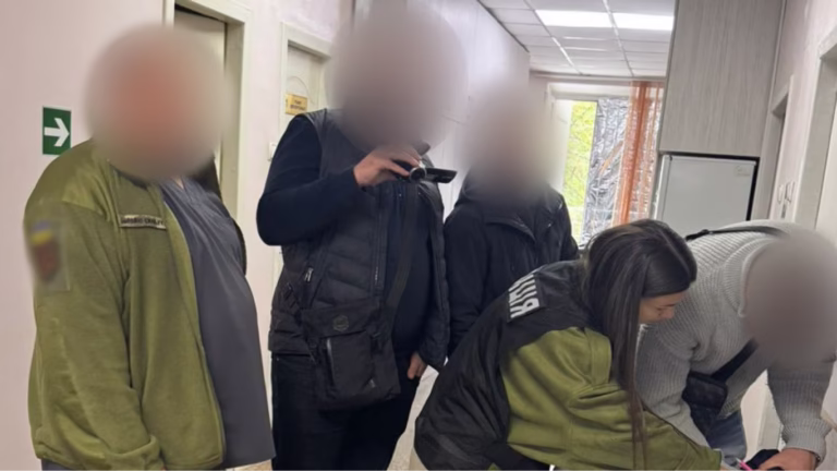 В Одесі лікаря військової клініки затримали за хабар