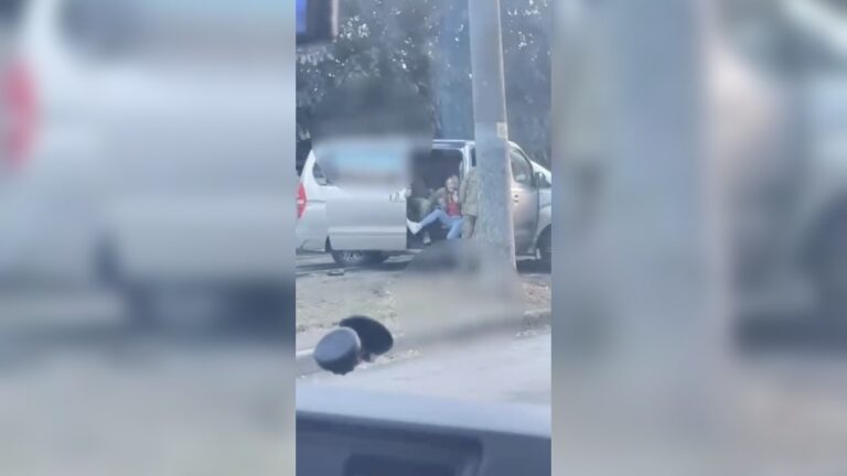 В Одесі дівчина завадила співробітникам ТЦК затримати чоловіка на вулиці