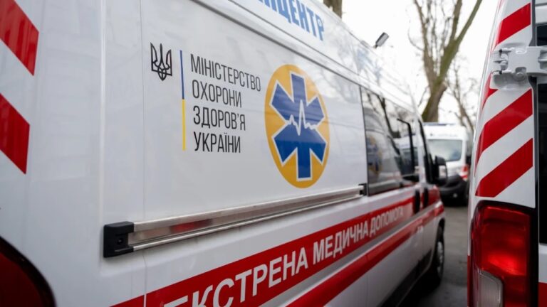 Важкопораненого чоловіка госпіталізували після обстрілу в Херсоні