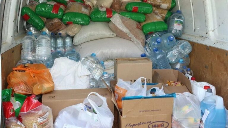 Окупанти визначили відповідального за розподіл “гуманітарки” для жителів лівобережжя Херсонщини