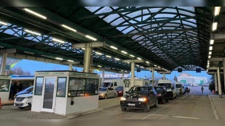 Затори на трасі Одеса-Рені: водіям радять запастися терпінням