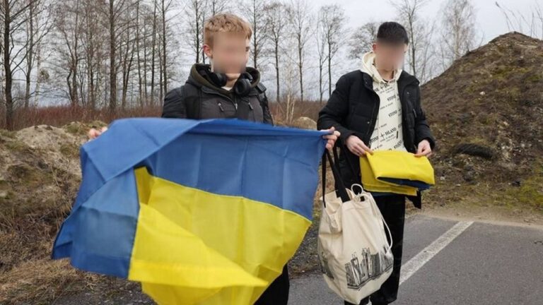 З окупованої Херсонщини евакуювали підлітка, якому загрожувала мобілізація