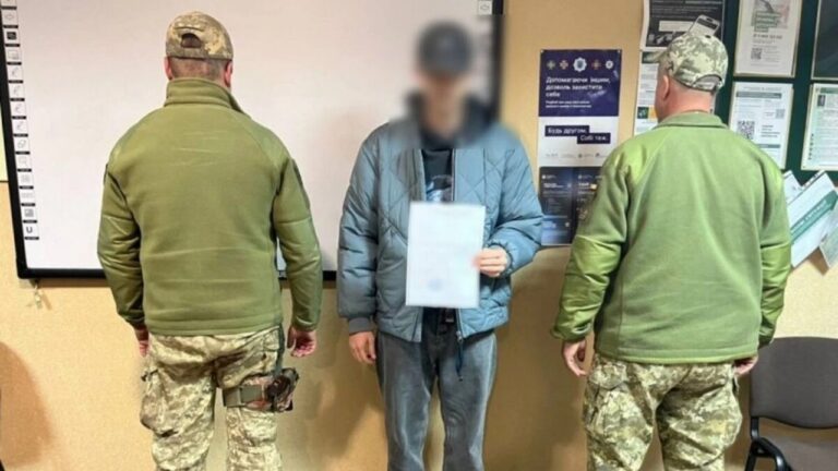 На кордоні з Молдовою затримали чоловіка з фальшивими документами про відрядження