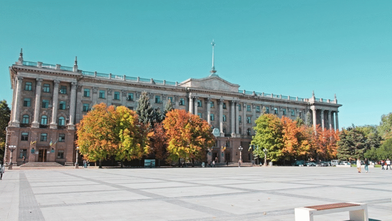 Миколаївська міська рада виявляє власників незаконних гаражів