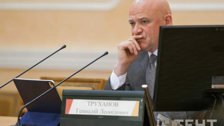 Труханов стверджує, що його можуть позбавити українського громадянства