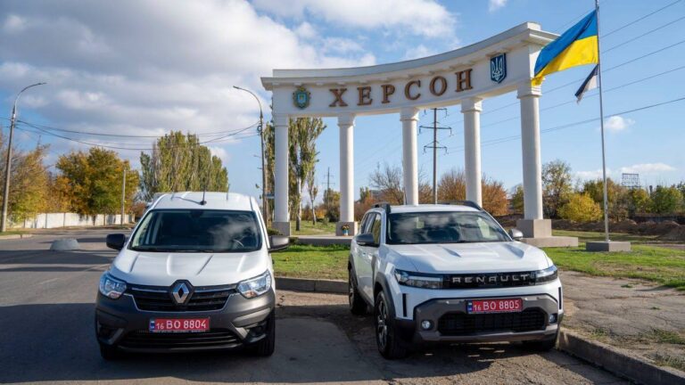 Херсонські комунальники отримали два нові службові автомобілі