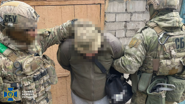 СБУ, ДБР та Нацполіція затримали дев’ятьох торговців “трофейною” зброєю