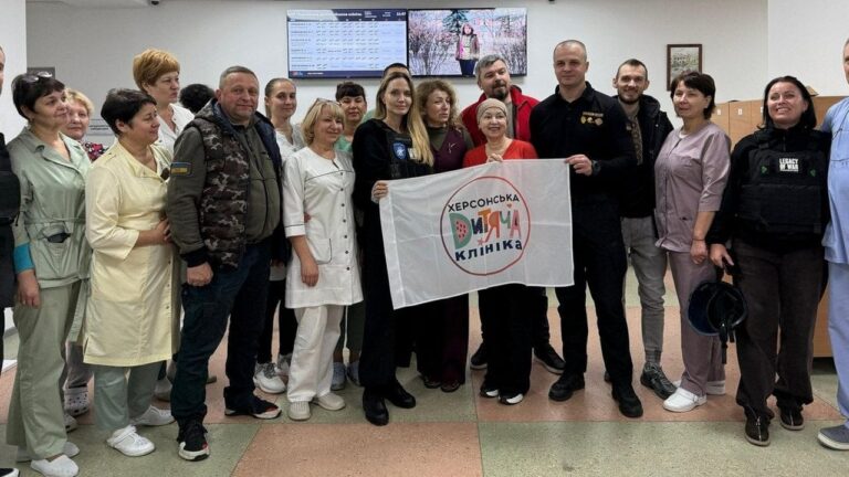 Анджеліна Джолі відвідала лікарню у Херсоні