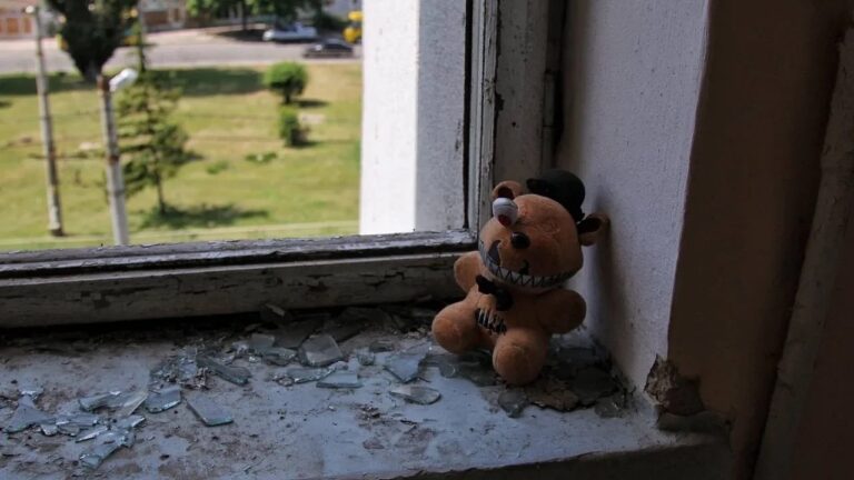 Російський обстріл Херсона: постраждала 4-річна дівчинка