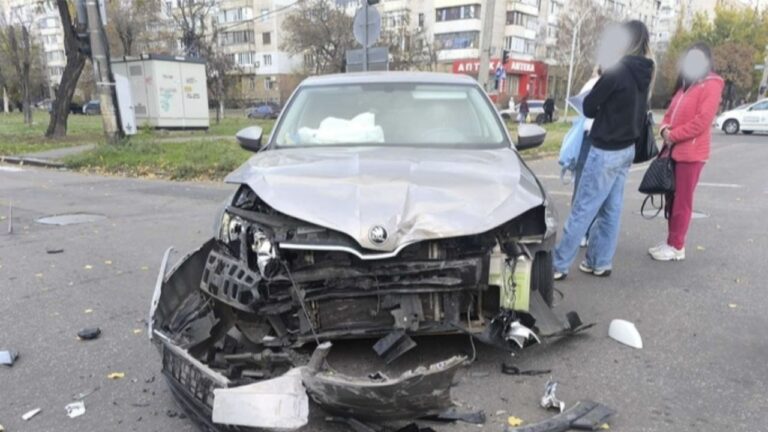 ДТП у Миколаєві: двоє дітей постраждали внаслідок зіткнення автомобілів