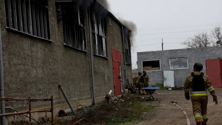 Атака дронів у Миколаєві спричинила масштабну пожежу