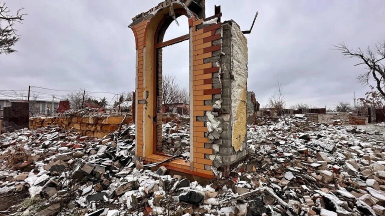 На Херсонщині демонтують пошкоджені війною об’єкти інфраструктури