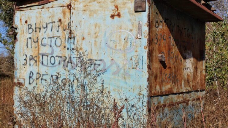 У Херсоні демонтують вісім незаконних торгових точок