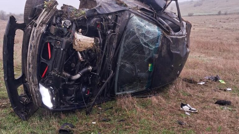 ДТП на Миколаївщині: водій BMW виїхав за межі дороги, постраждали двоє