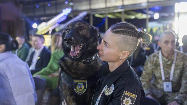 Кінологиня Олена Петролай та вівчарка Пан стали найкращими вибухотехнічними пошуковцями України