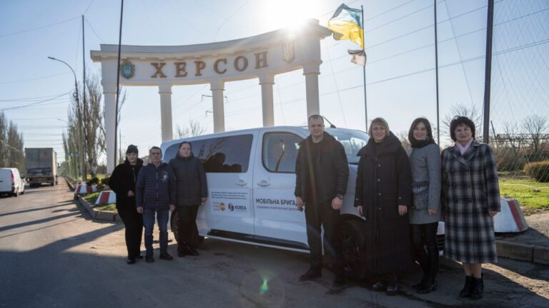 Херсонська громада отримала спеціалізований автомобіль для допомоги постраждалим від домашнього насильства
