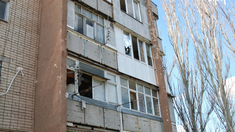 Російський обстріл у Херсоні: загинула жінка, ще одна поранена