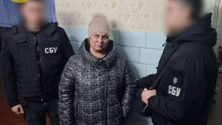 Суд на Одещині розглядає справу жительки Херсонщини, яку звинувачують у державній зраді