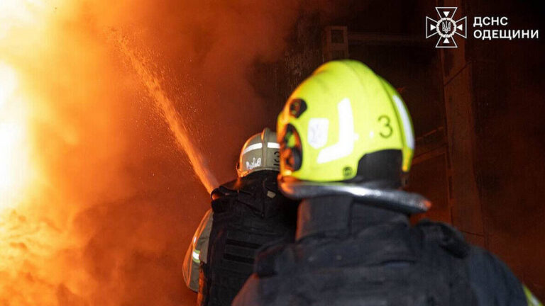 Одеса знову зазнала масованої атаки дронів: є постраждалі та руйнування